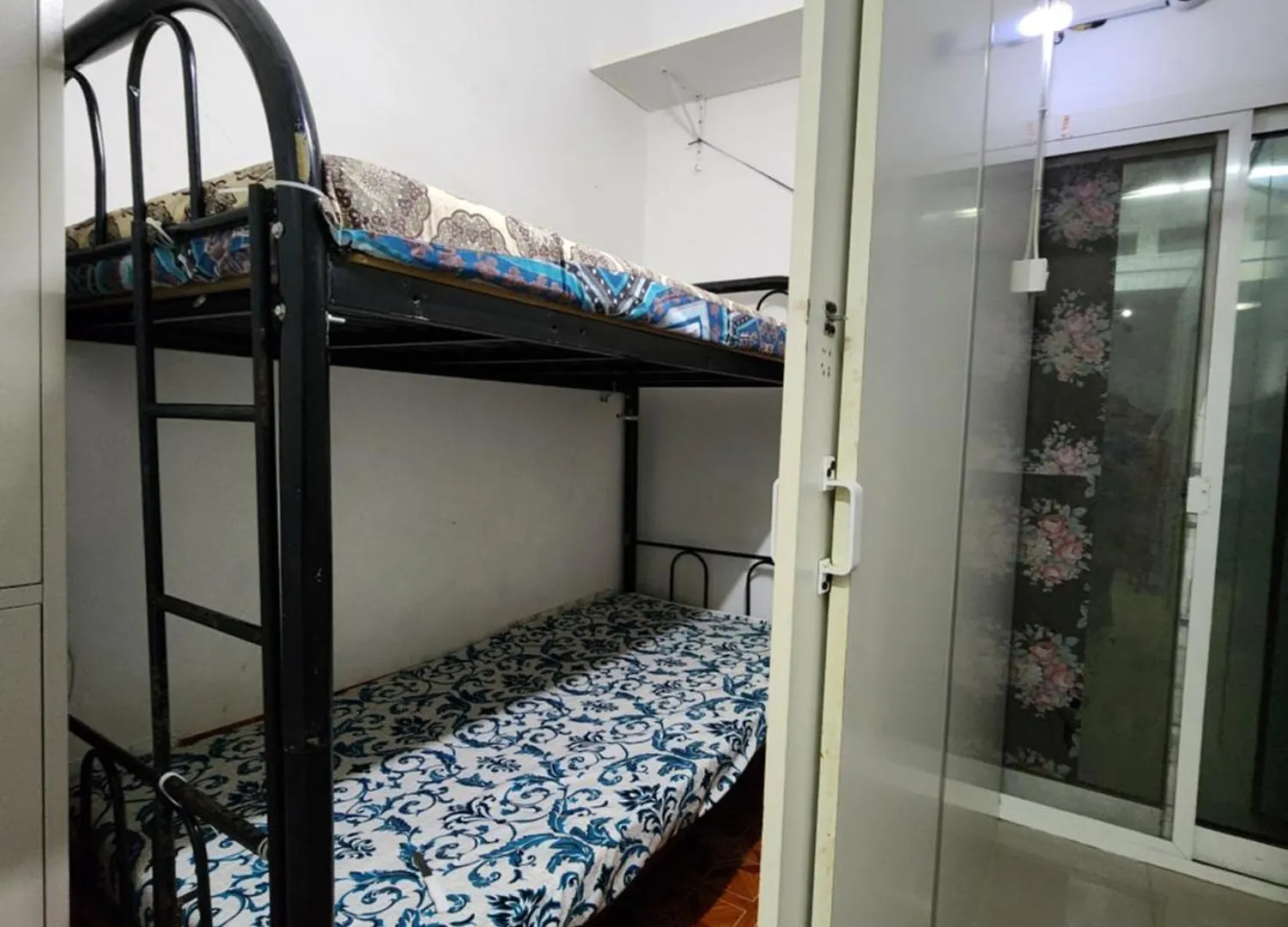 Ubytování v soukromí Apartmán Partition Men Bed Space Dubaj